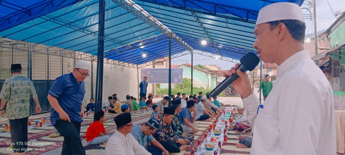 Gelar Buka Bersama, Pengurus Masjid Ar-Rahim Berikan Santunan Kepada 38 Orang Anak Yatim